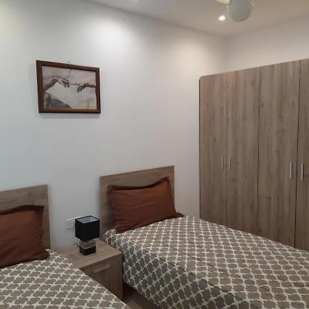公寓 Nicely Furnished 2 Bedroom In Bugibba *