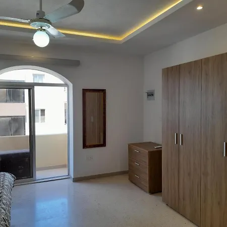 Nicely Furnished 2 Bedroom In Bugibba * סיינט פול ביי