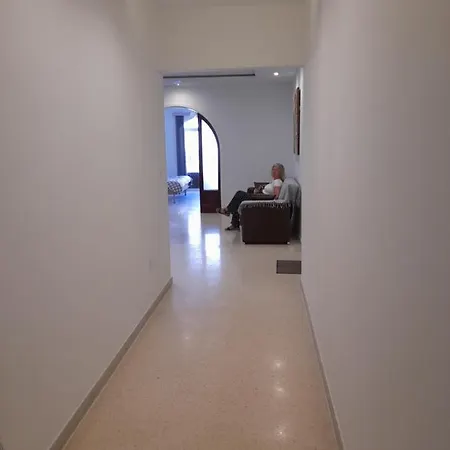 Nicely Furnished 2 Bedroom In Bugibba Апартаменты